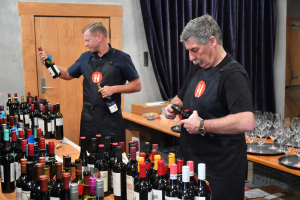 Uncorking wine for judging