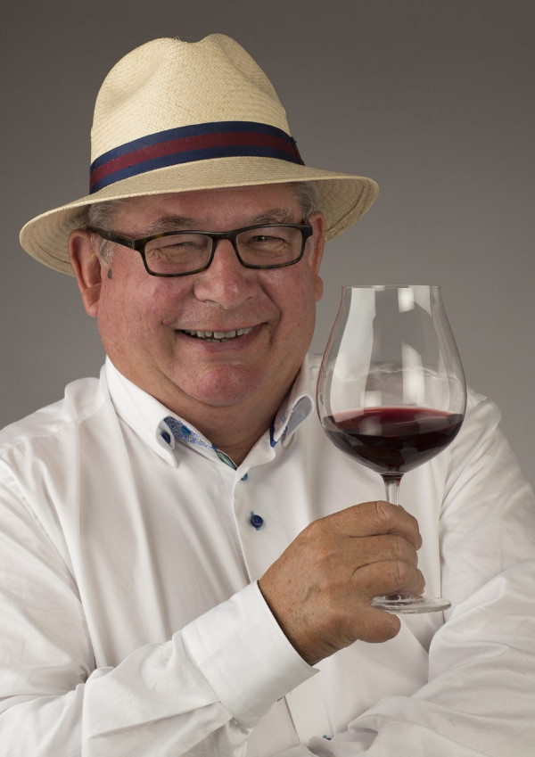 Join Master of Wine, Bob Campbell, for a practical demonstration of food and wine matching