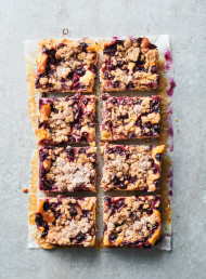 Blueberry Cheesecake and Oatmeal Streusel Slice 