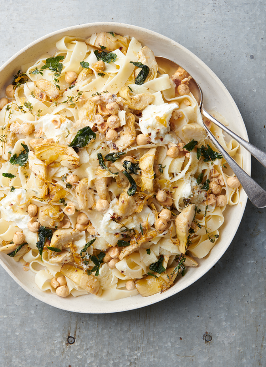 Fettuccine with Artichokes, Hazelnuts and Mozzarella