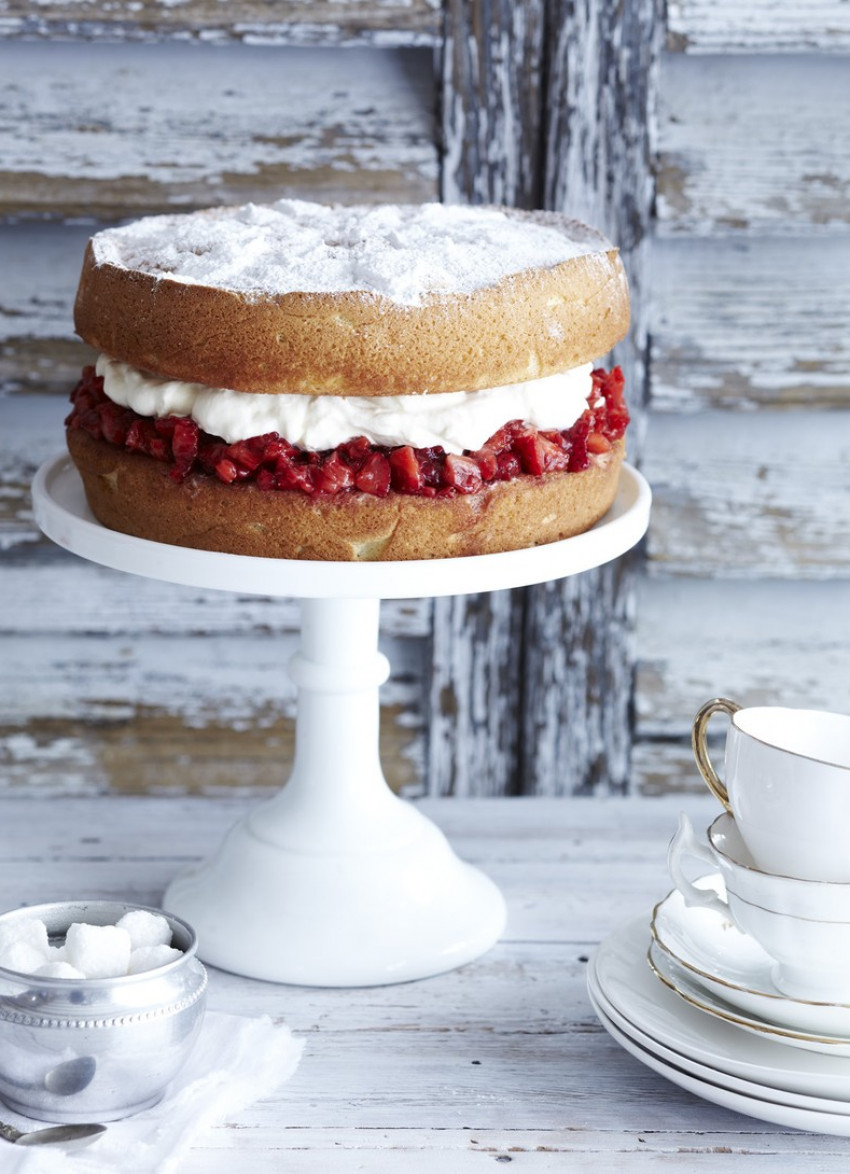 Balsamic Strawberries and Cream Sponge