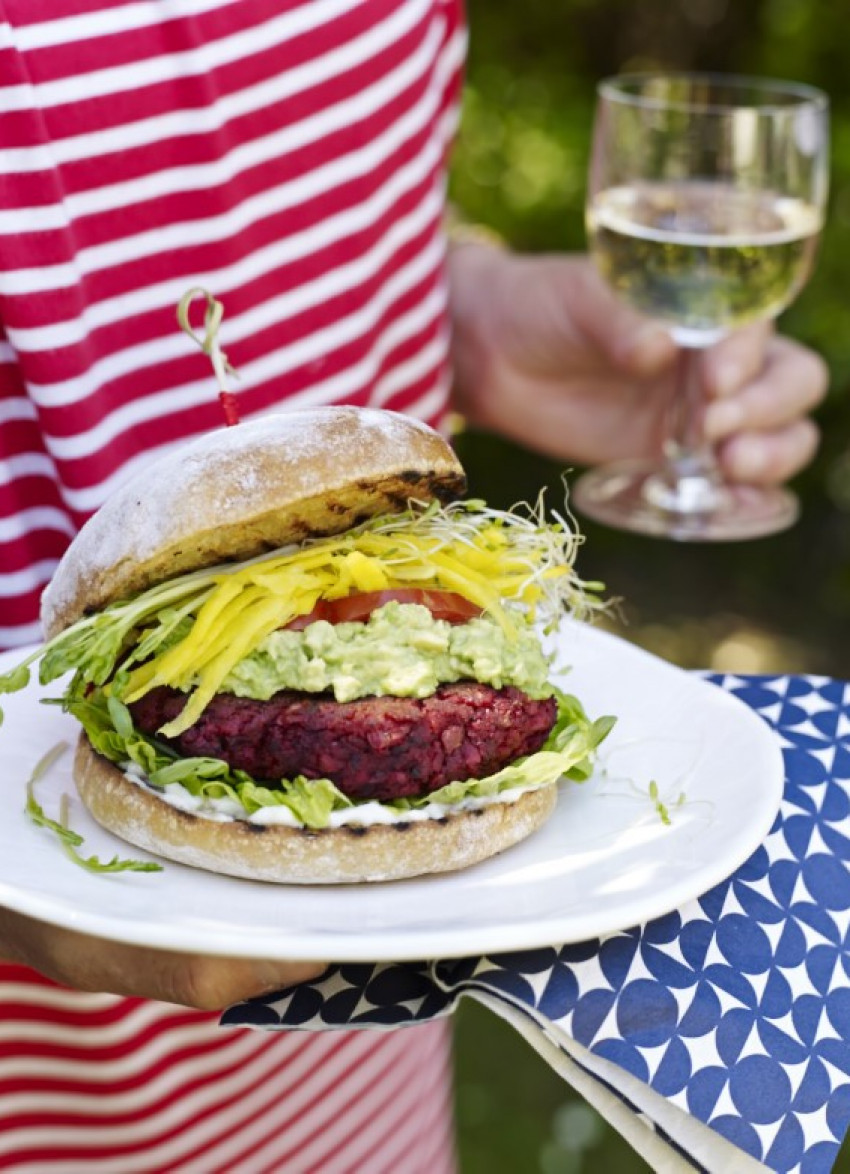 Moroccan Chickpea, Beetroot and Mint Burgers 