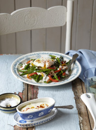 Braised Green Beans with Poached Eggs and Yoghurt Sauce 