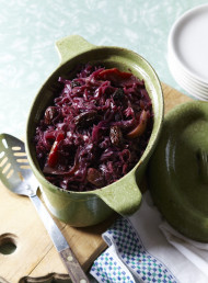 Red Cabbage with Beetroot, Apples, Cinnamon and Raisins