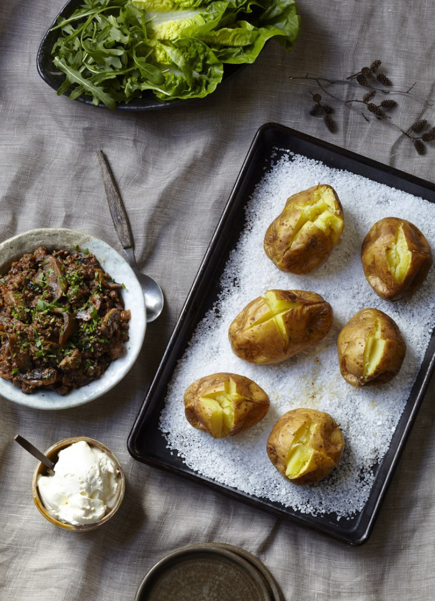 Jacket Potatoes with Beef and Mushroom Ragu 