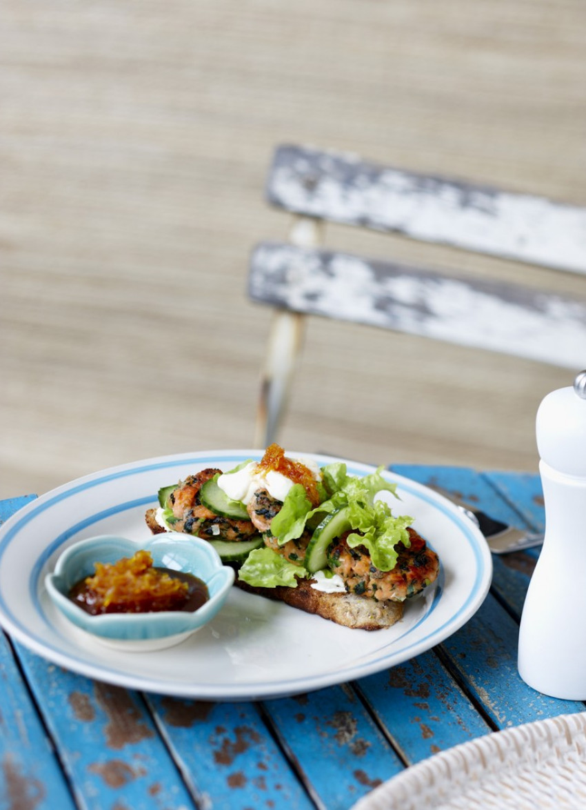 Indian Spiced Salmon and Spinach Burgers