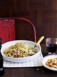 Spaghetti with Leeks, Bacon and Chilli Crumbs 