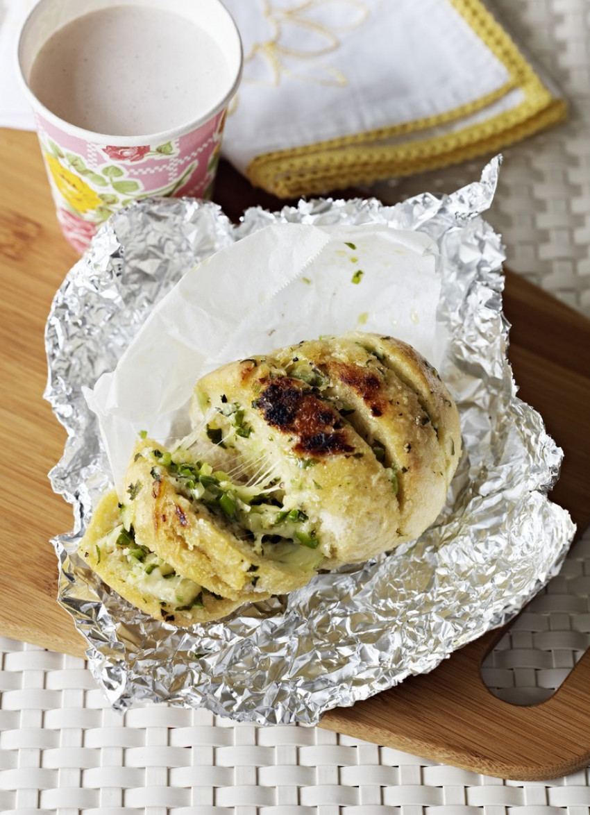 Grilled Mozzarella and Garlic Breads