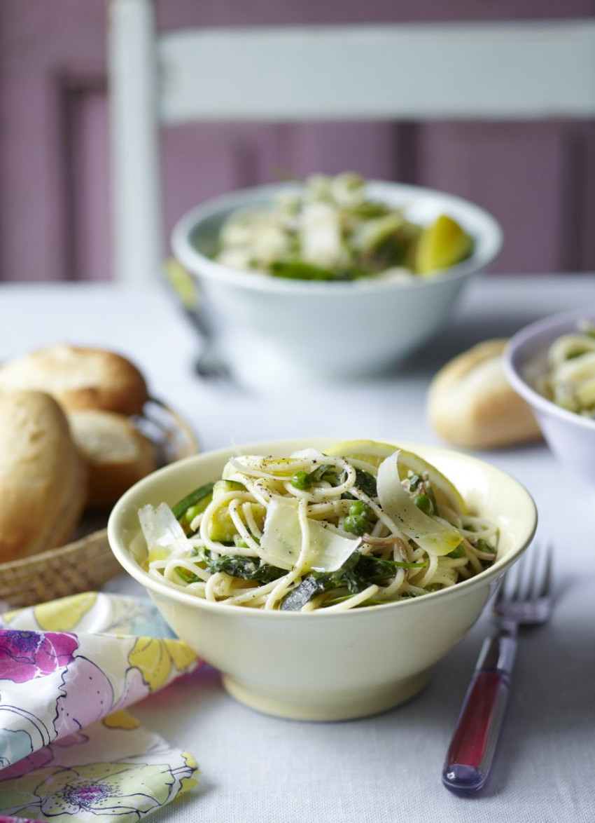 Spaghetti with Zucchini, Peas and Spinach