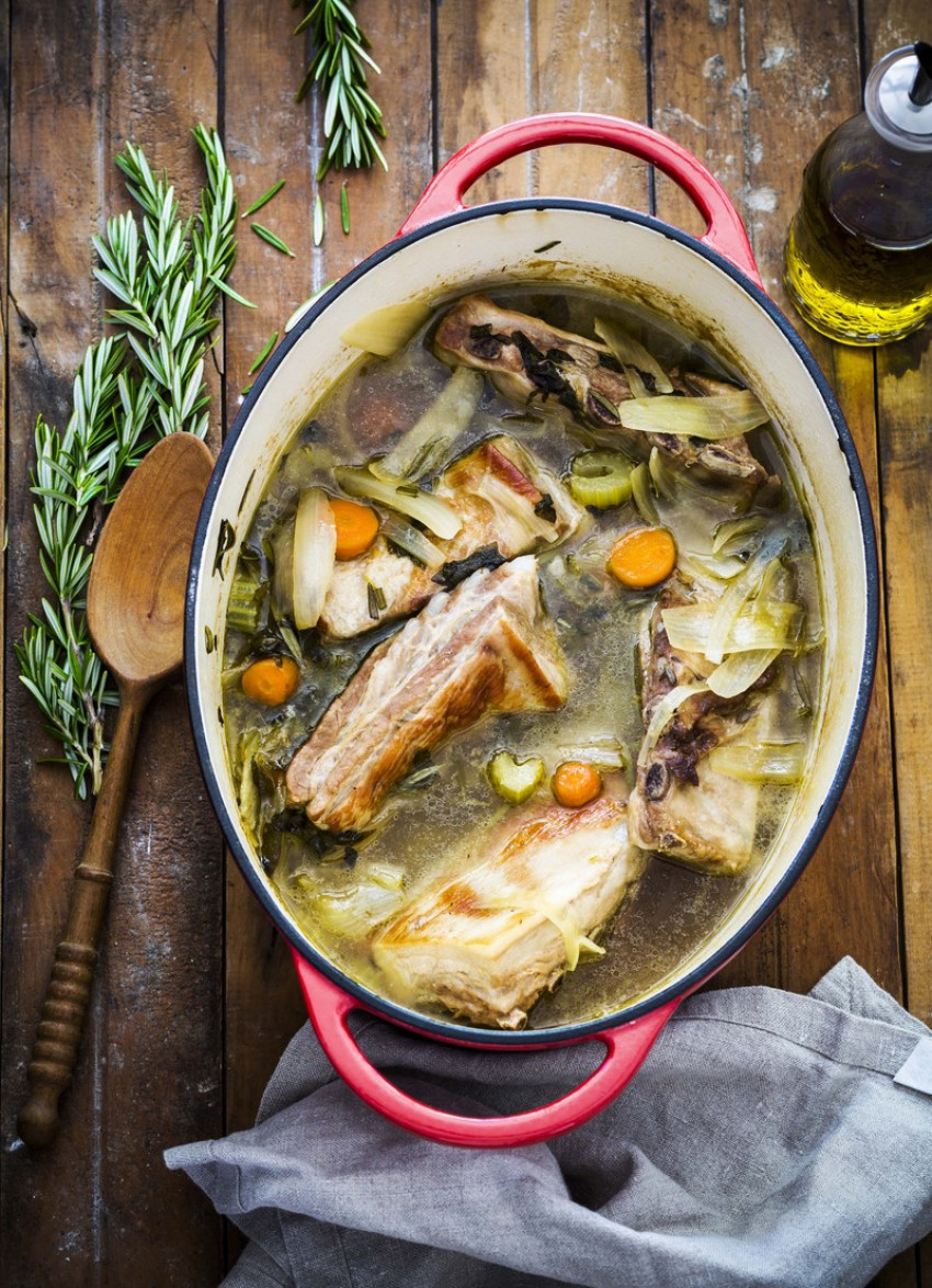 Pork Ribs in Pot with White Wine 