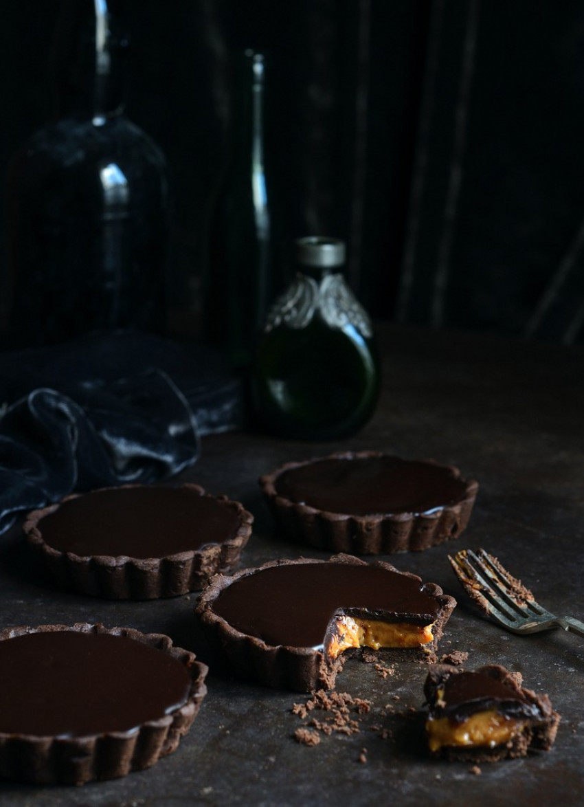 Salted Caramel & Peanut Butter Chocolate Tarts 