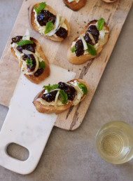 Goat's Cheese Crostini with Fig Relish and Lemon