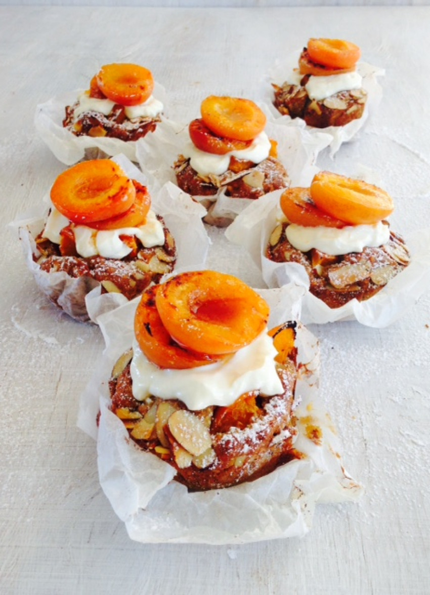 Fresh Apricot and Almond Cakes