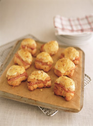 Baby Croissants filled with Ham and Gruyere