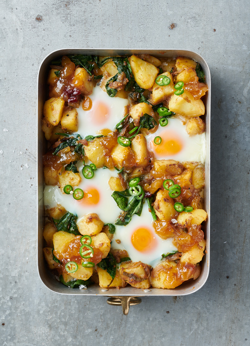 Baked Eggs with Potatoes and Spinach 