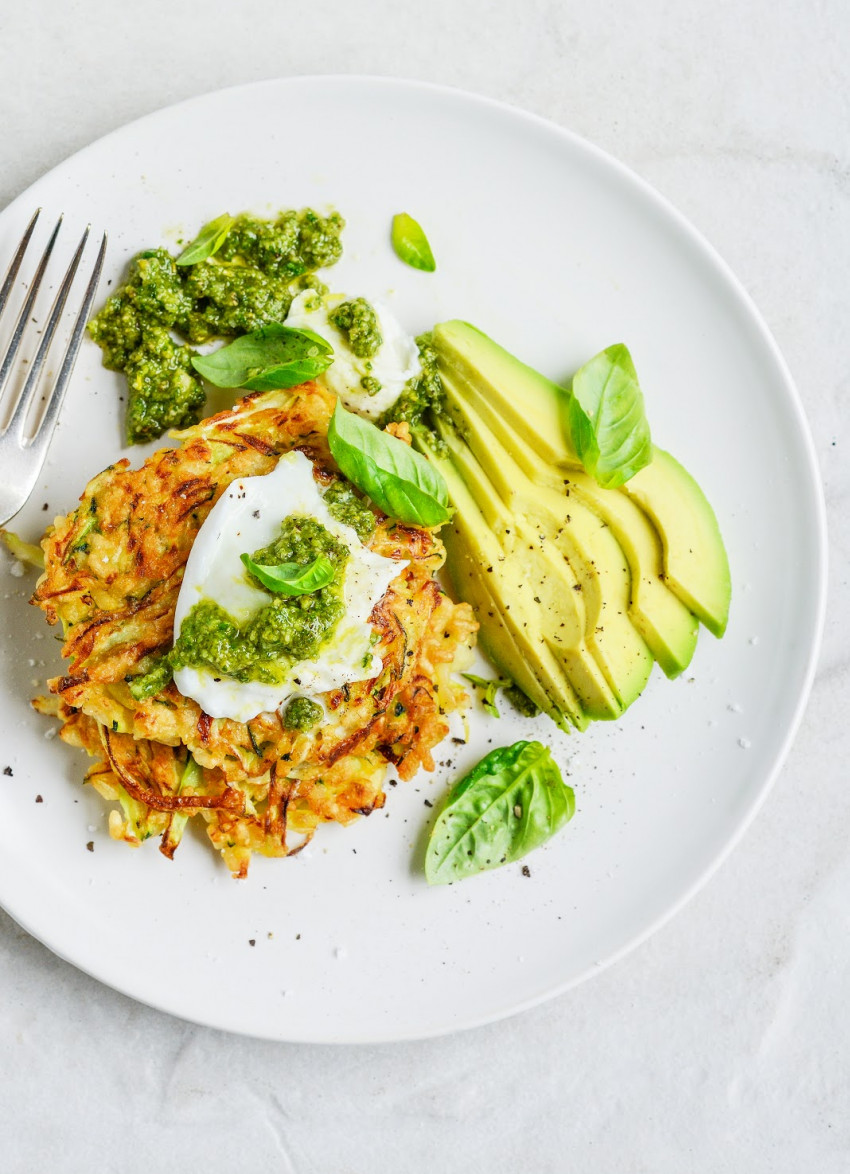 Brown Rice, Zucchini and Cabbage Fritters With Mozzarella, Avocado and Pesto