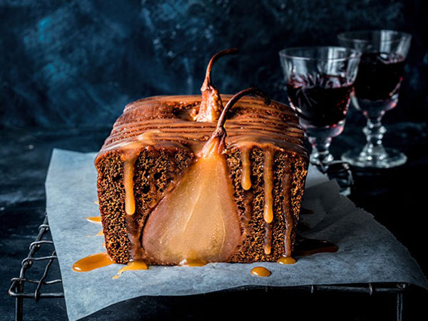 ginger loaf with pears and caramel sauce