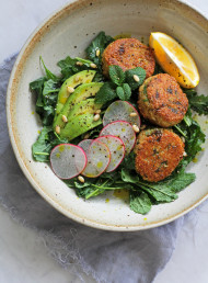 Crunchy Quinoa and Spring Onion Patties with Radish, Avo and Kale