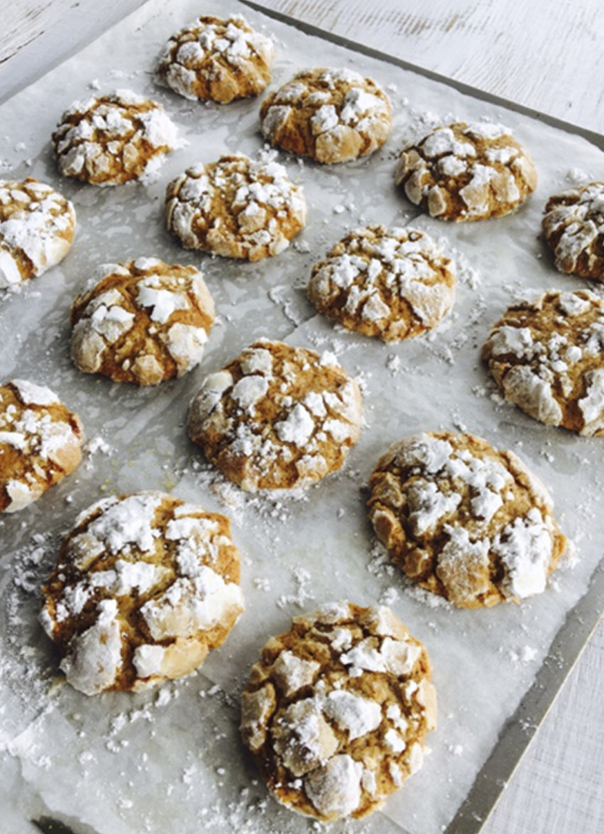 Pfeffernusse Crinkle Cookies 