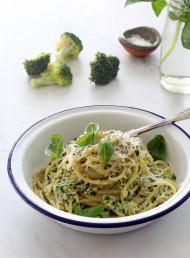 Gluten-free Spaghetti with Broccoli and Basil Pesto
