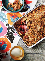 Apple and Berry Breakfast Crumble