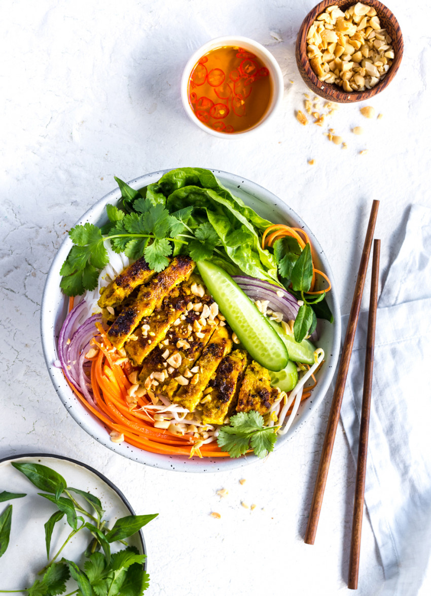 Lemongrass and Turmeric Chicken Salad Bowl