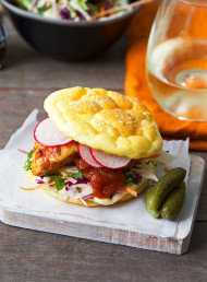 Low-carb Chicken Burgers with Cloud Bread