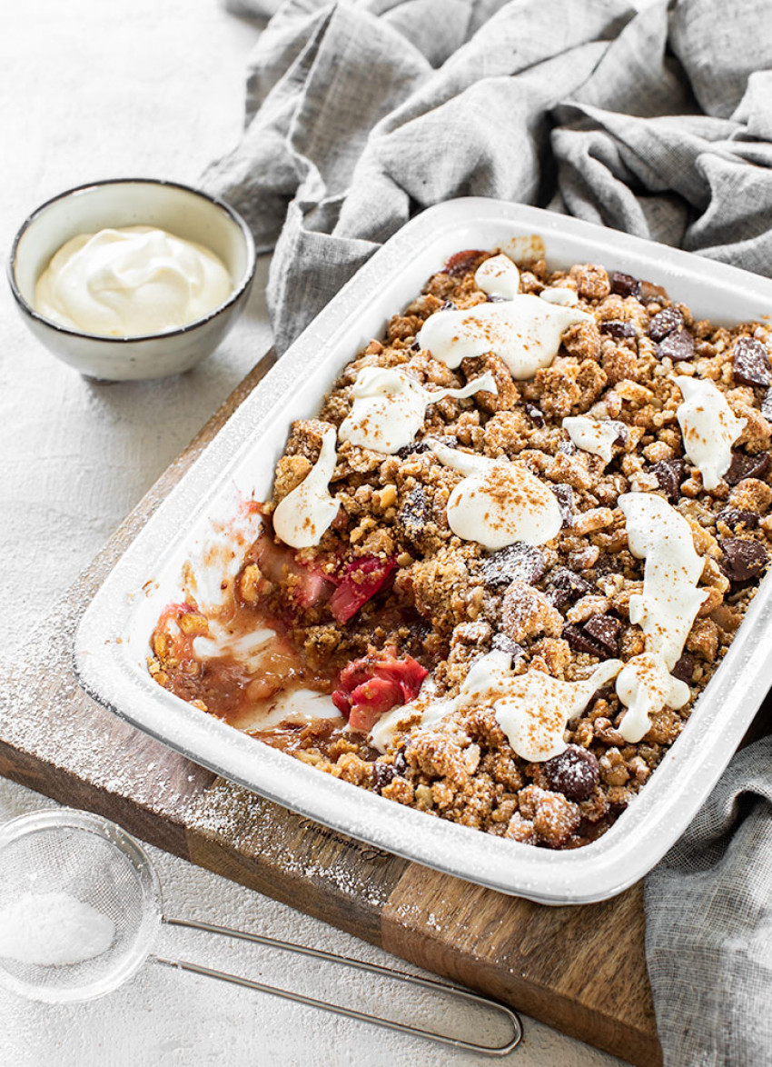 Rhubarb, Pear and Walnut Crumble