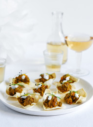 Mini Poppadums with Spiced Indian Chicken