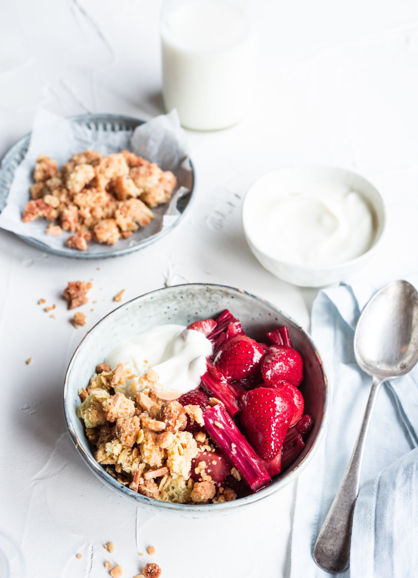 Roasted Strawberry and Rhubarb Crumble Bowl